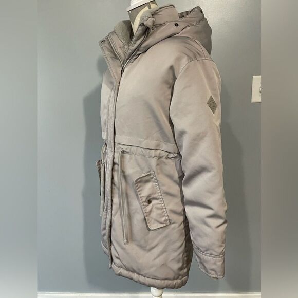 Hollister Women’s Parka - Picture 4 of 16